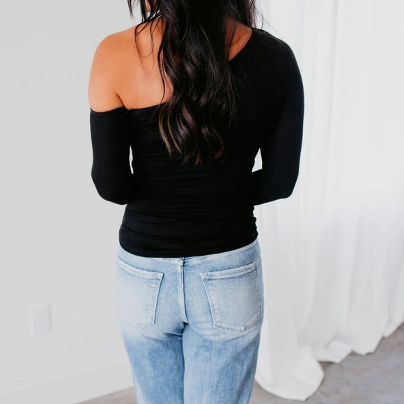 OLIVACEOUS Off The Shoulder Top Long Sleeve  Black Womens Size Large - Picture 2 of 7